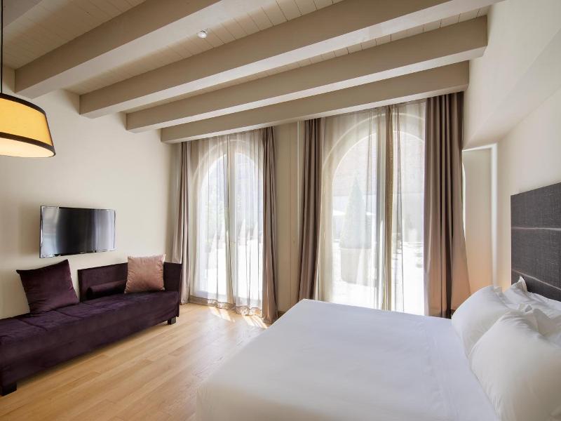 Opera35 Boutique Hotel image