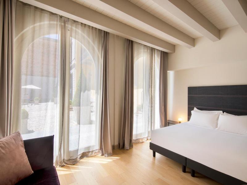 Opera35 Boutique Hotel image