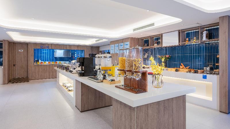 Holiday Inn Express Chenzhou Suxian image