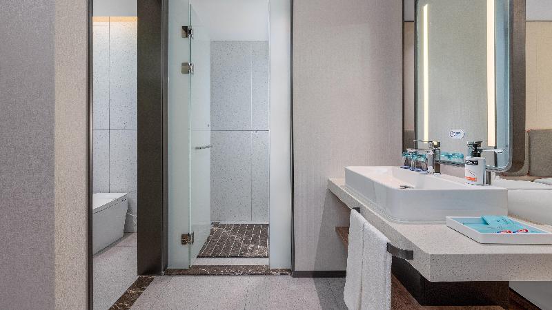 Holiday Inn Express Chenzhou Suxian image