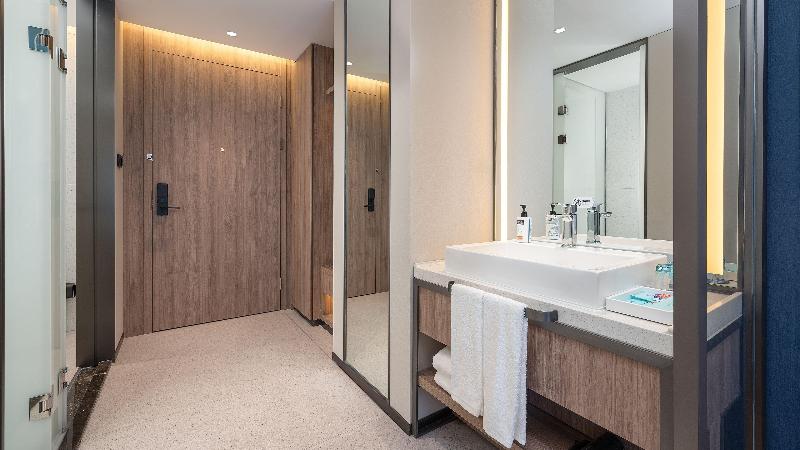 Holiday Inn Express Chenzhou Suxian image