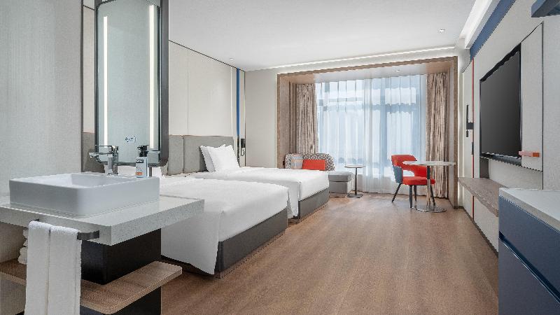 Holiday Inn Express Chenzhou Suxian image