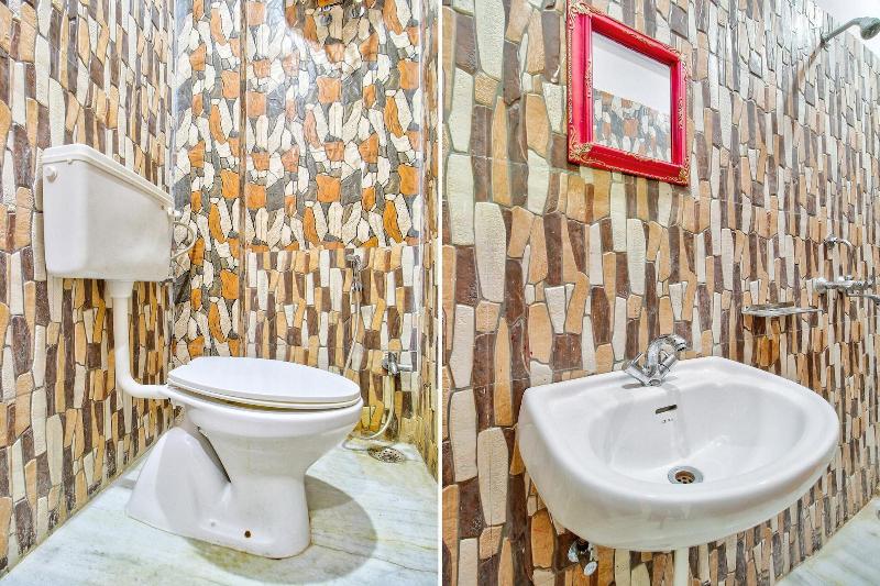Spot On 40724 Kukas Guest House image