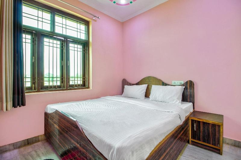 Spot On 40724 Kukas Guest House image