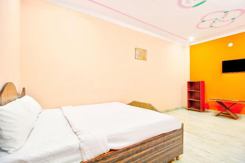 Spot On 40724 Kukas Guest House image