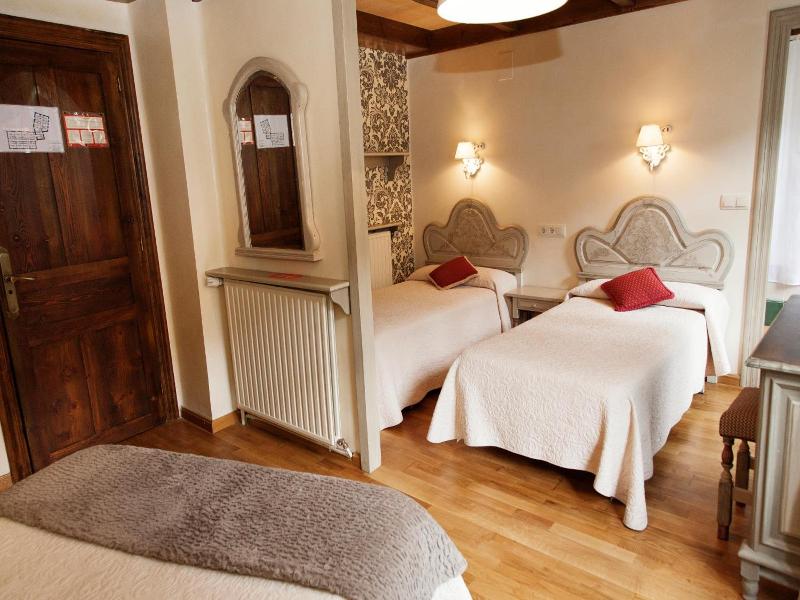 Hotel Villa De Torla image