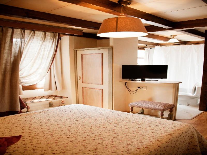Hotel Villa De Torla image