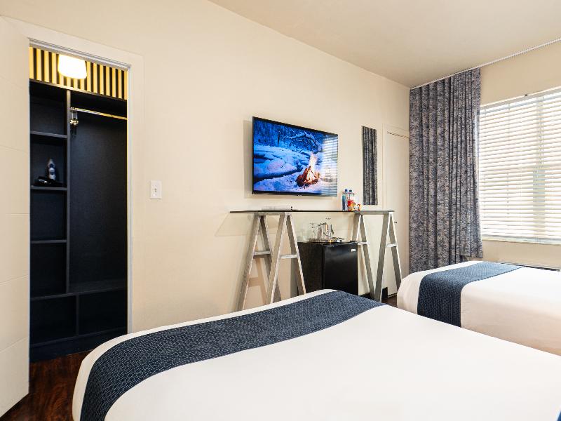 Chesterfield Hotel & Suites image