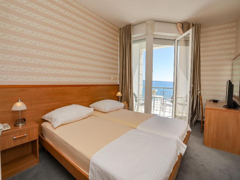 Hotel Neva image