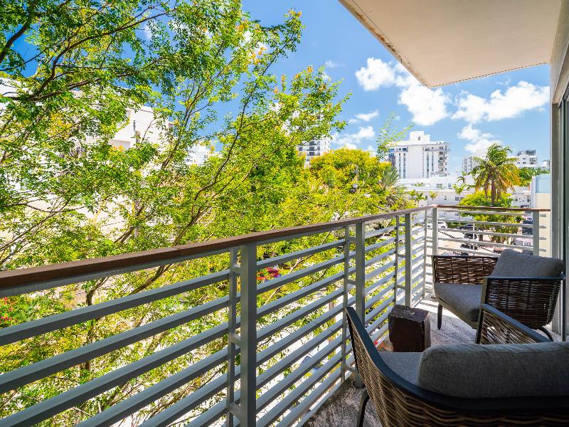 Riviera Suites South Beach image