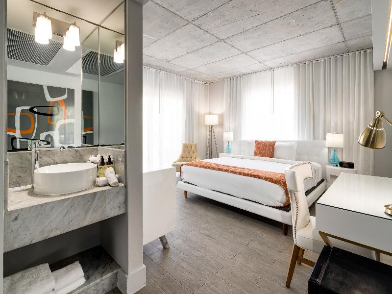Riviera Suites South Beach image