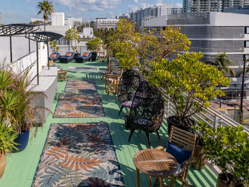 Riviera Suites South Beach image
