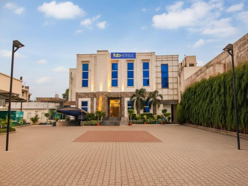 Fabhotel Jalandhar Corporate Suites