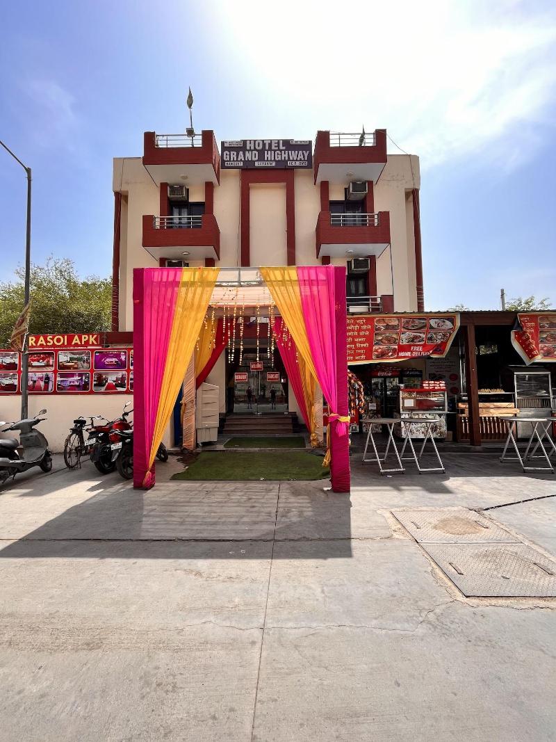 Hotel Grand Highway image