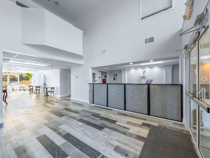 Econo Lodge Inn And Suites image
