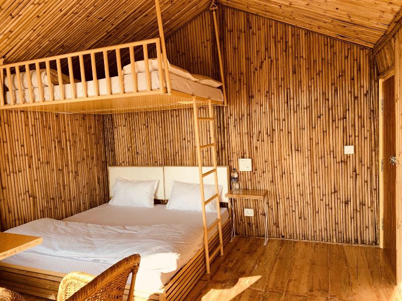 HOUSE TWO DOUBLE BEDS