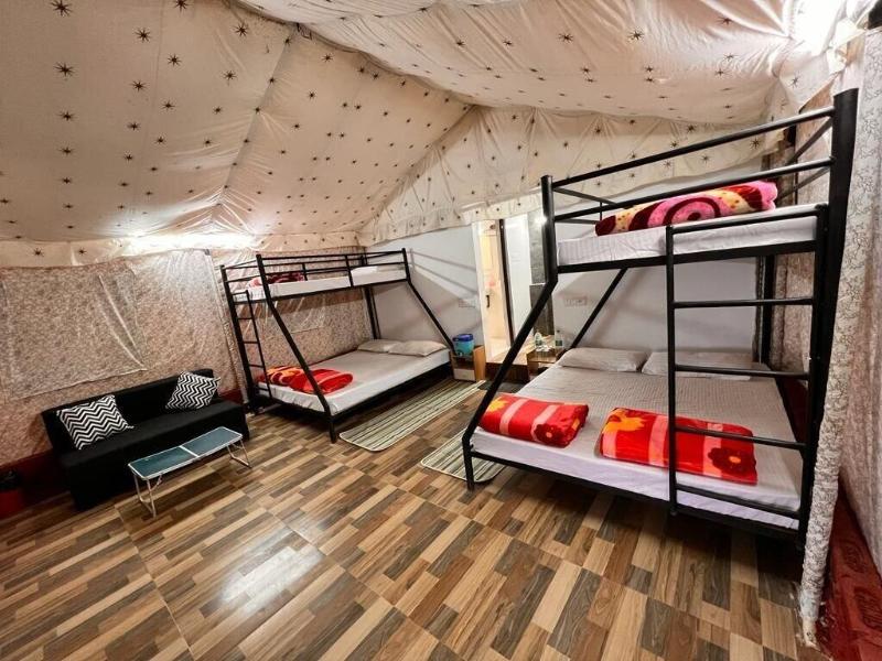 QUADRUPLE DELUXE TWO DOUBLE BEDS
