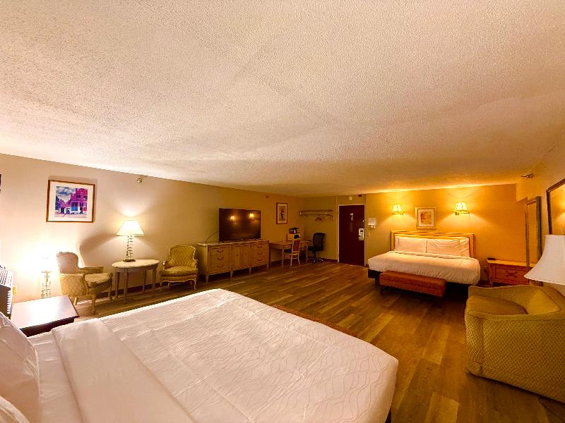 Presque Isle Hotel image