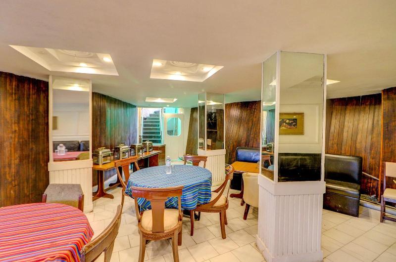 Fabhotel F9 Mall Road image