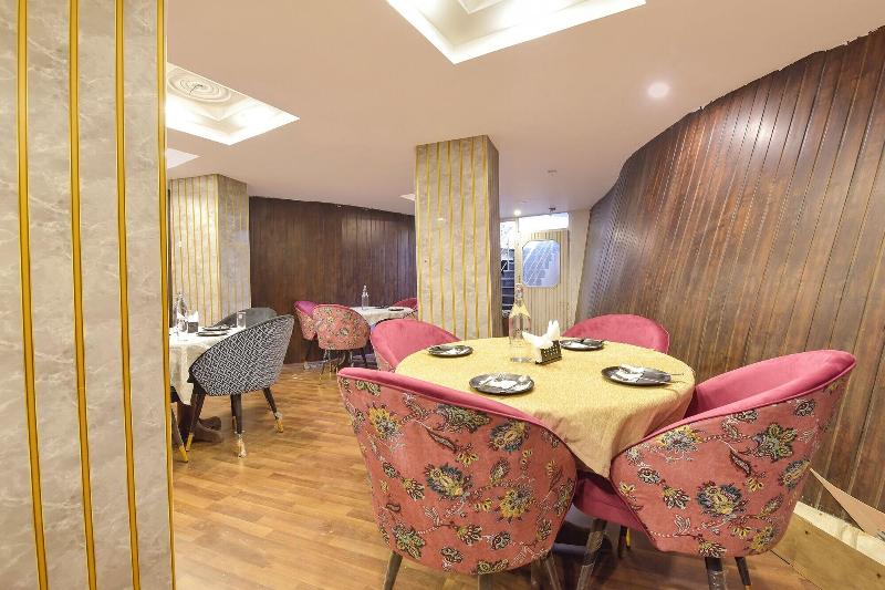 Fabhotel F9 Mall Road image