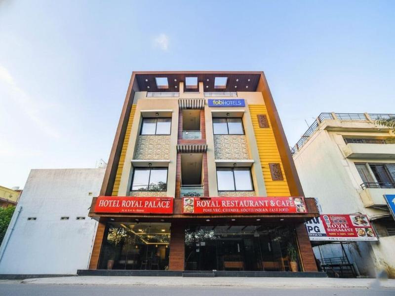 Fabhotel Royal Palace — exterior view