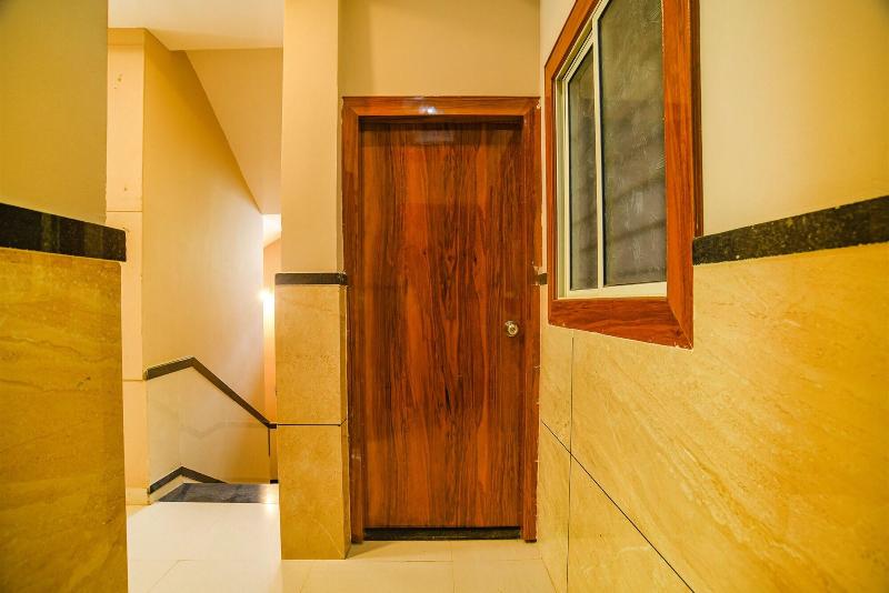 Fabhotel Royal Palace