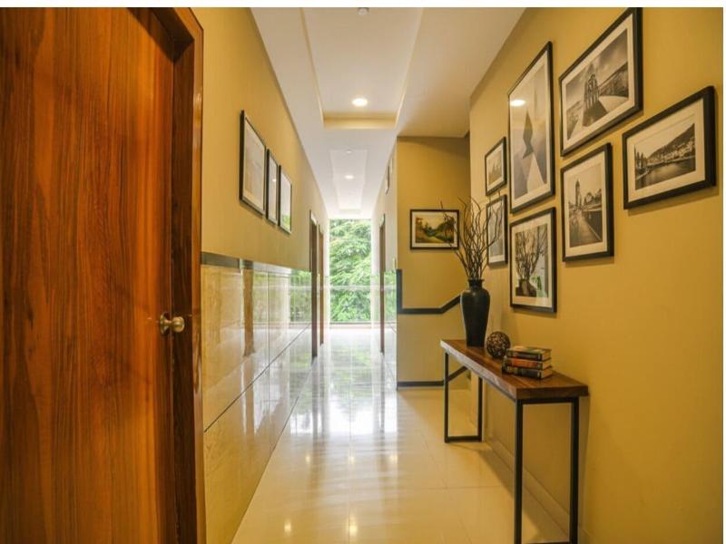 Fabhotel Royal Palace