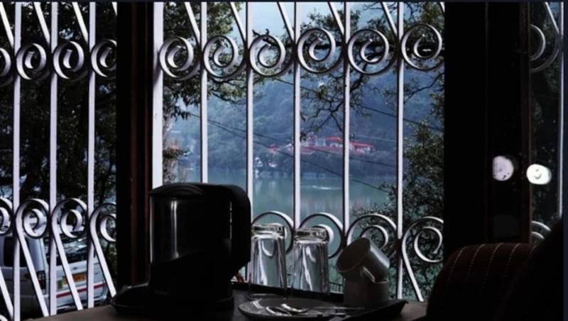 Oak Shade Hotel image