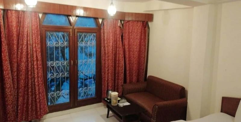 Oak Shade Hotel image