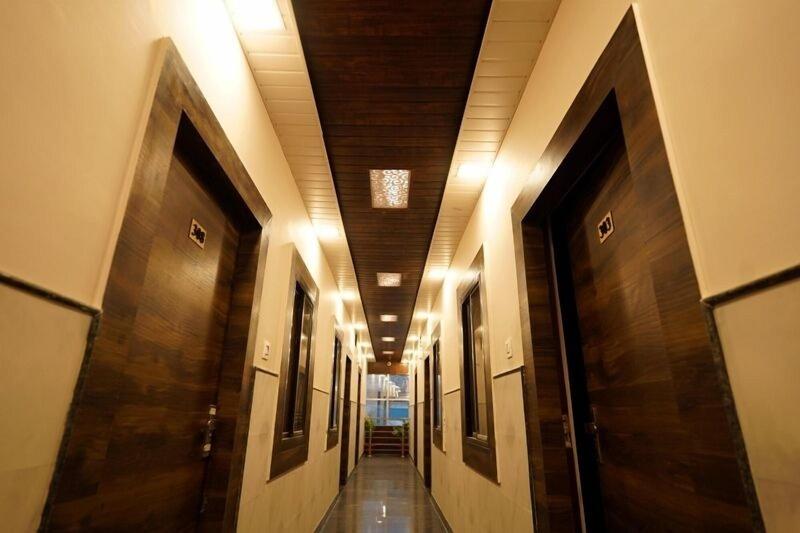 Hotel Alishaan image