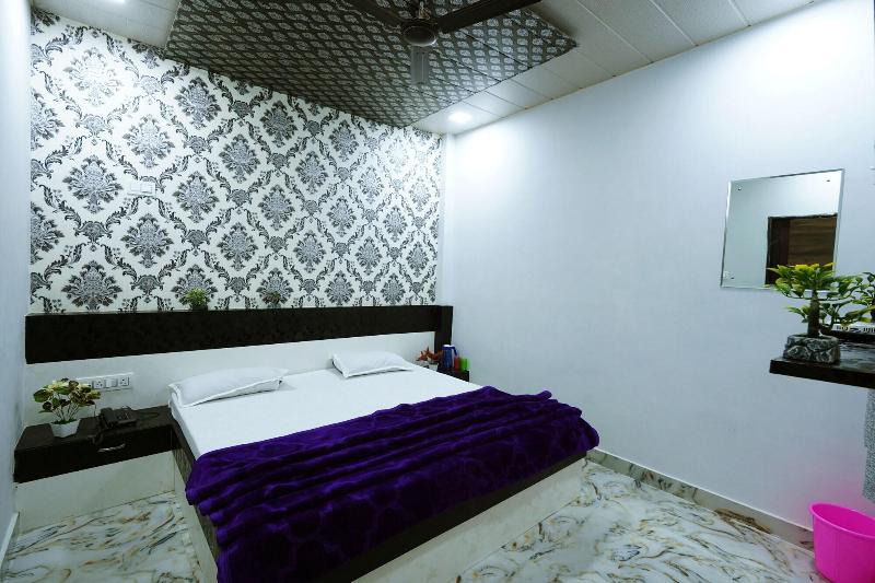 Hotel Alishaan image