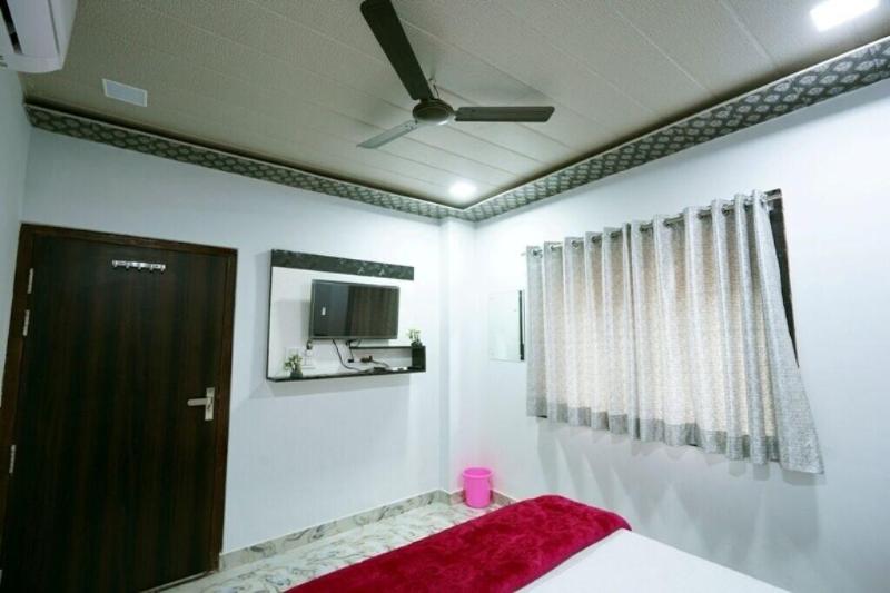 Hotel Alishaan image