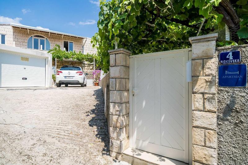 Guest House Vulic image