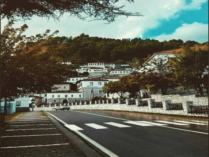 Te Gjyshi (at Grandfather) image