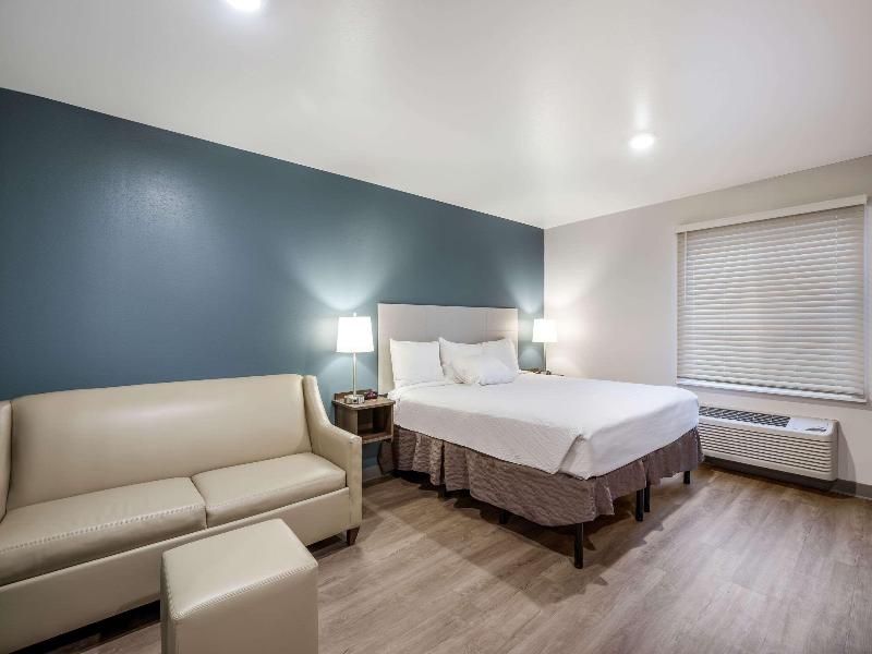 Woodspring Suites Gurnee - Chicago image