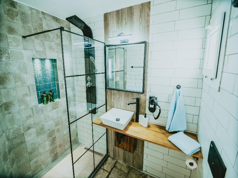 Sunside Inn Hotel Kyrenia image