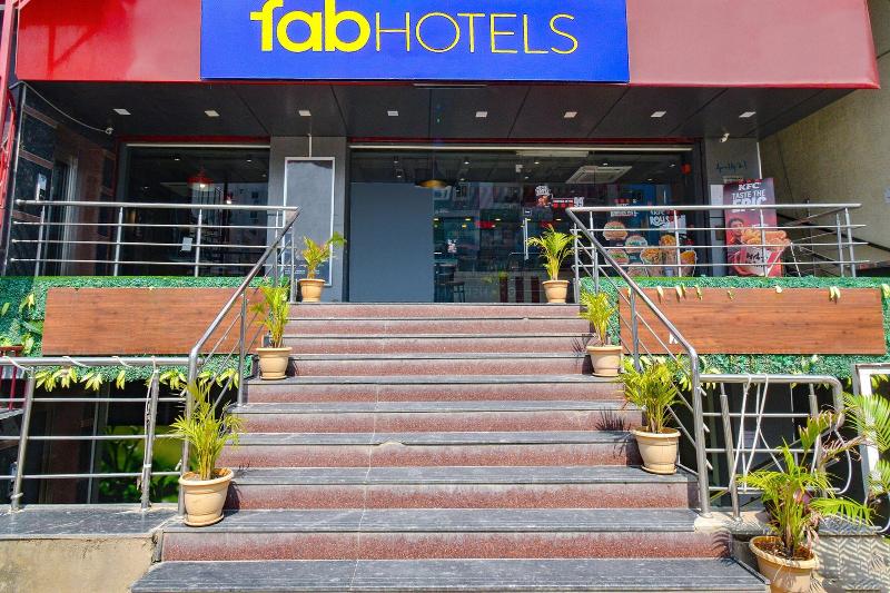 Fabhotel Starhood image