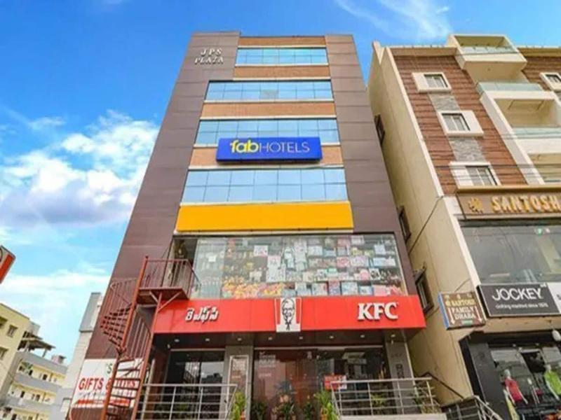 Fabhotel Starhood image