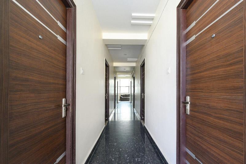 Fabhotel Starhood image