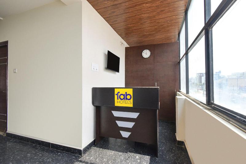 Fabhotel Starhood image