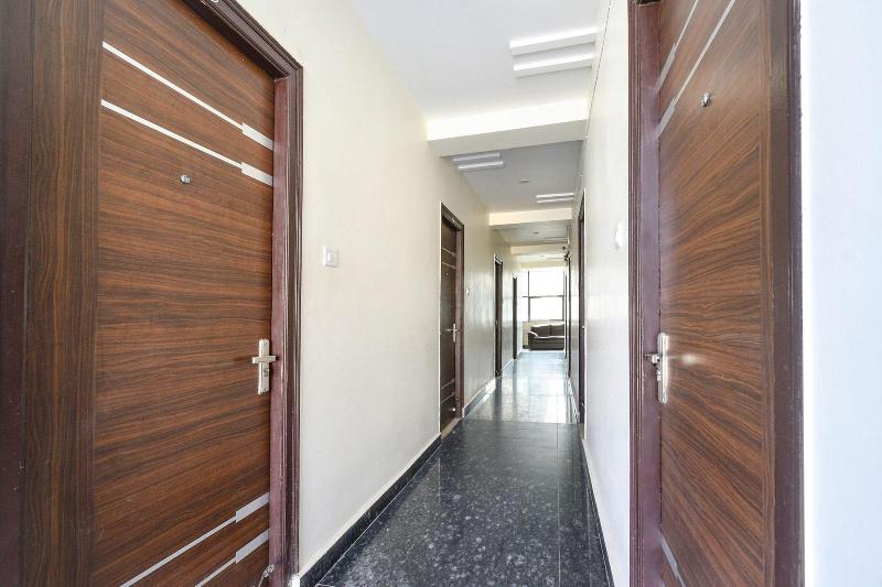 Fabhotel Starhood image