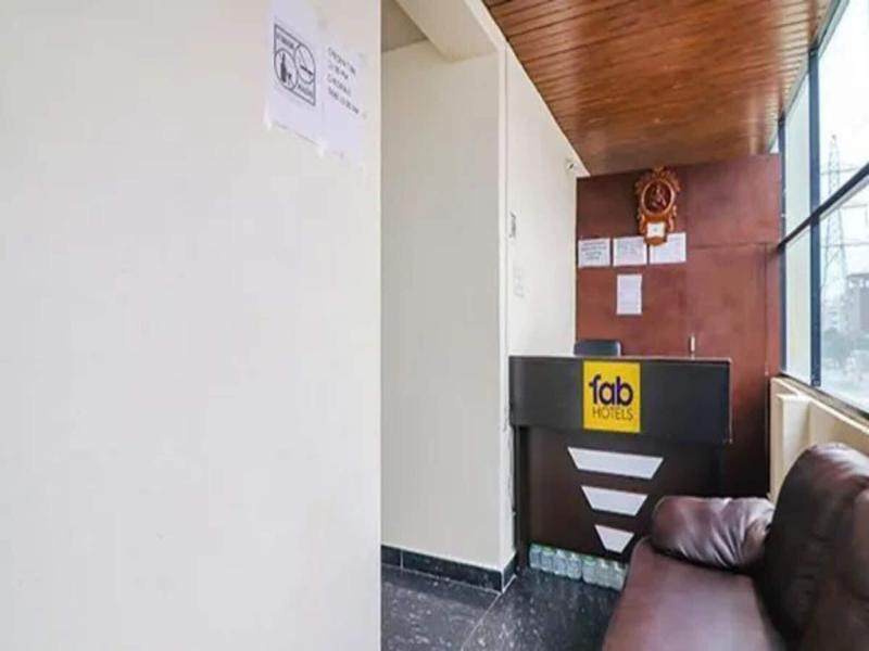 Fabhotel Starhood image