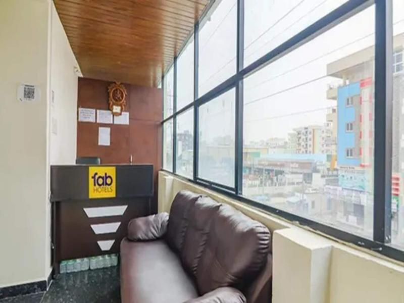 Fabhotel Starhood image