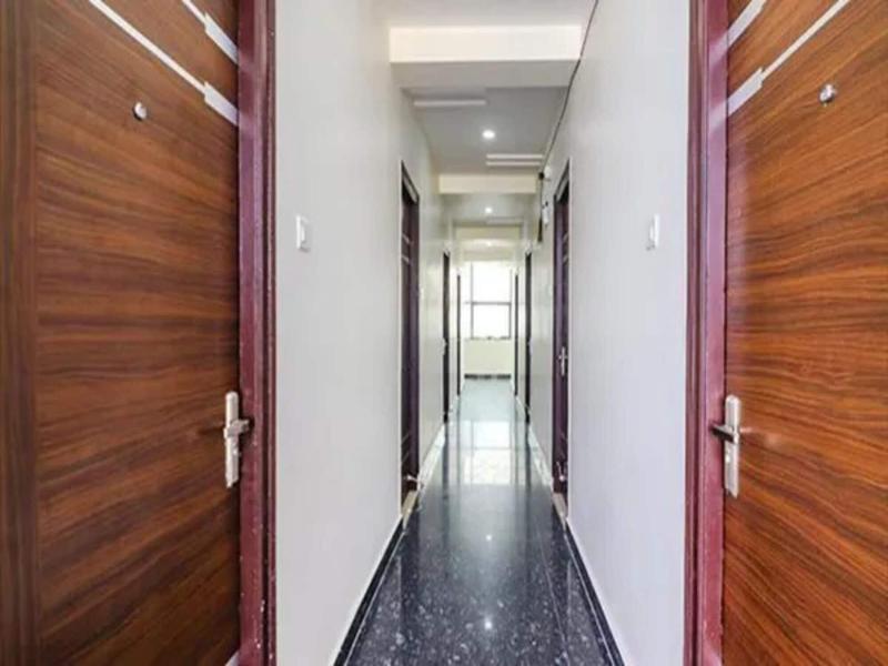 Fabhotel Starhood image