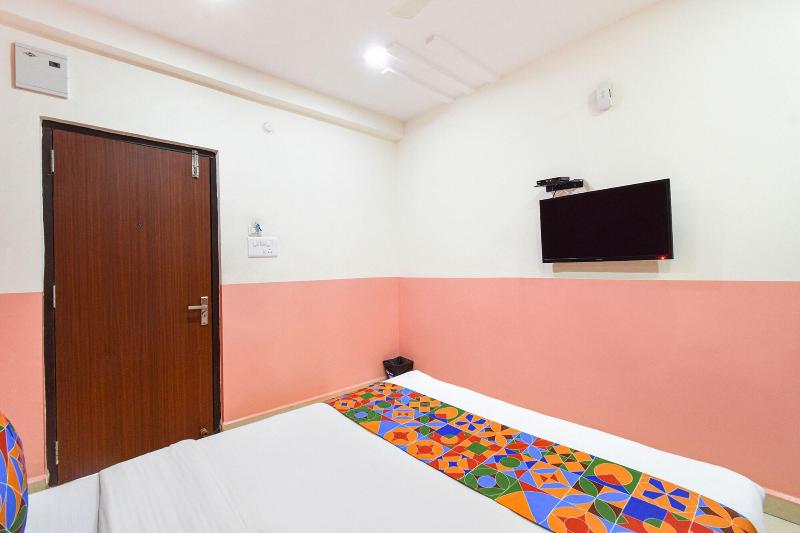 Fabhotel Starhood image