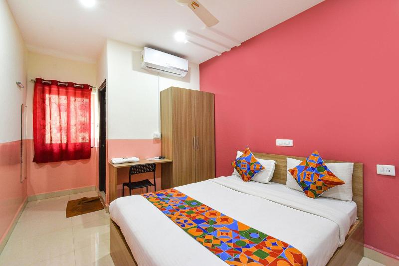 Fabhotel Starhood image
