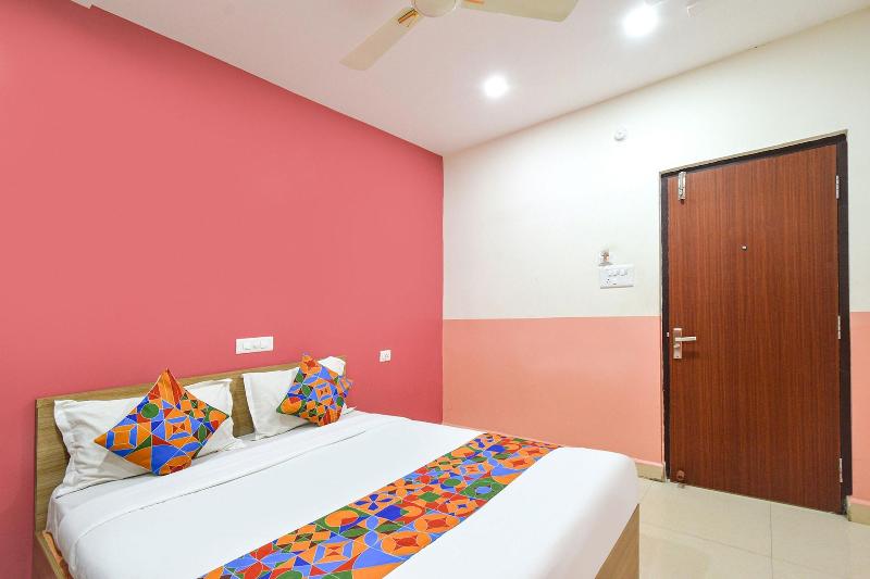 Fabhotel Starhood image