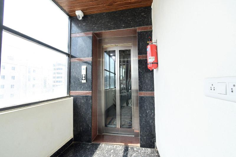 Fabhotel Starhood image