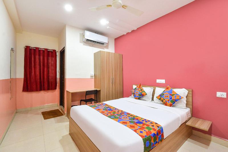Fabhotel Starhood image