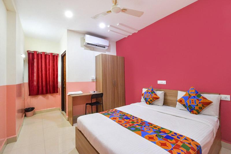 Fabhotel Starhood image